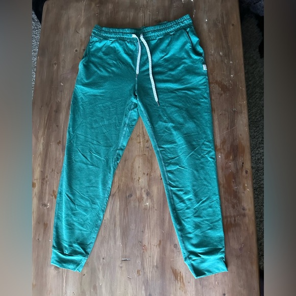 Vuori performance joggers - Picture 1 of 5